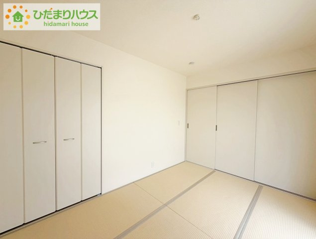 いわき市泉町滝尻第2　新築戸建　8号棟の和室|扉を閉じれば来客用のお部屋として。開いて広い空間を作れば、お子様の遊び部屋として使えます！