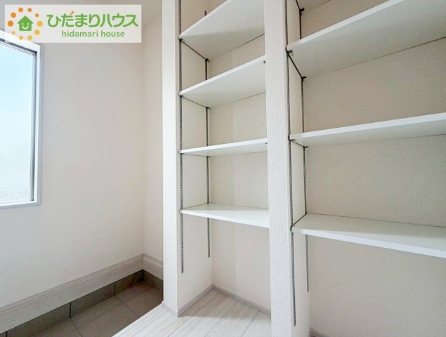 いわき市泉町滝尻第2　新築戸建　8号棟の収納|スニーカーマニアも納得の天井まであるシューズボックス!(^^)!