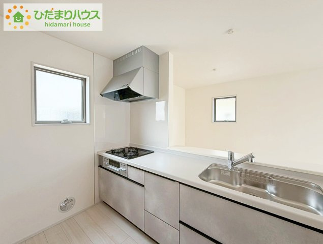いわき市泉町滝尻第2　新築戸建　8号棟のキッチン|カウンターは少し高くなってますので、手元が隠れて来客からは見えにくくなってます♪