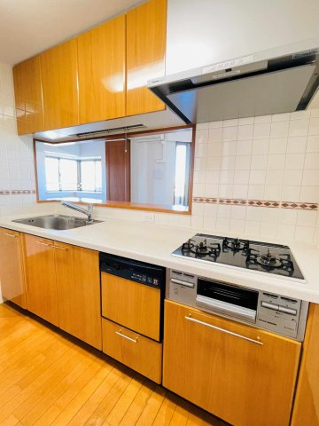 レクセルマンション福生のキッチン|カウンターキッチンでLDKが見えるのもいいですね♪