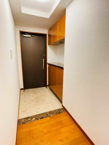 レクセルマンション福生の玄関|シューズボックス付！