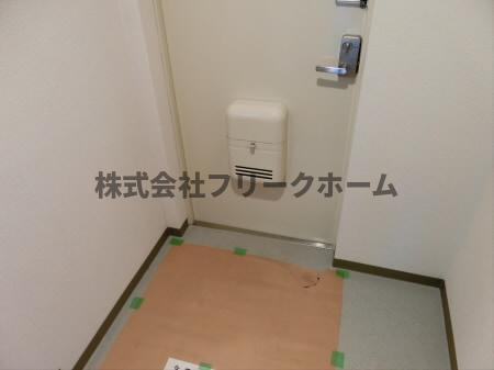 コーポレート連雀1号棟の玄関