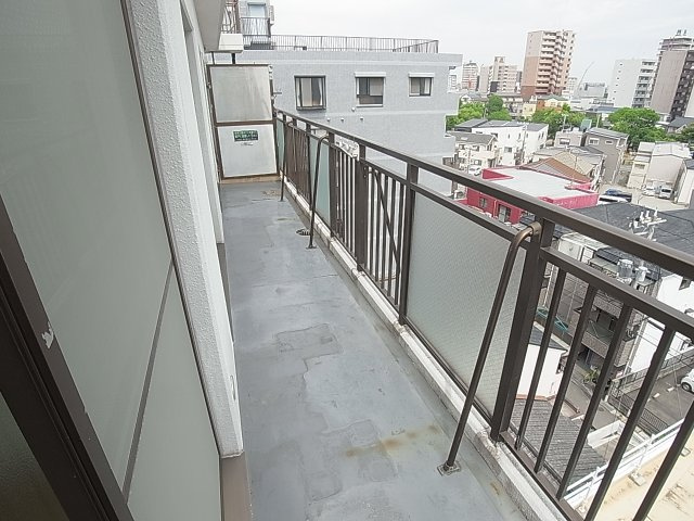 澤村マンションのバルコニー|日当たりの良い明るいバルコニーです