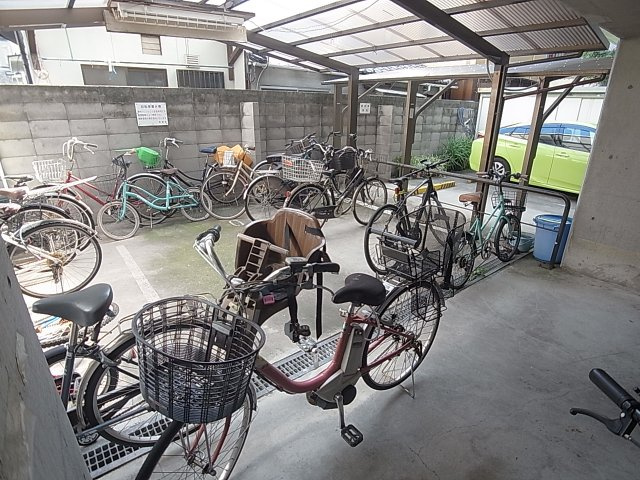 澤村マンションのその他共用部分|1階駐車場奥に駐輪場もございます