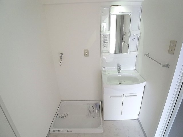 澤村マンションの洗面所|独立洗面台、脱衣所も完備