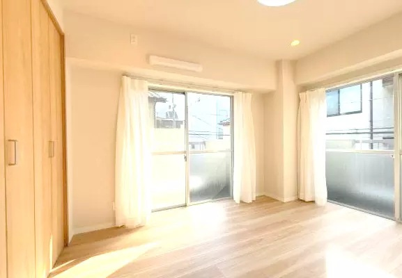 ダイアパレス大島　角　部屋　リ　ノベーション済の居間・リビング