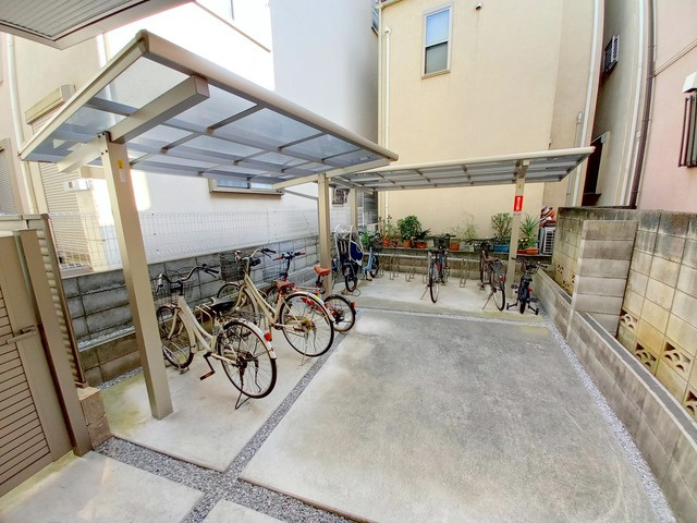 ベルフェリシアのその他共用部分|屋根付き自転車駐輪場