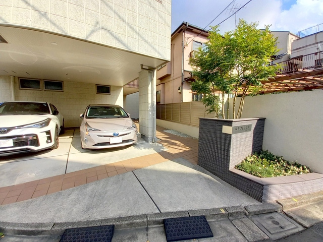 ベルフェリシアのエントランス|ゆったりとしたアプローチ