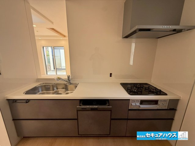 【今からご案内可能】愛知郡東郷町和合ヶ丘3丁目　全2棟のキッチン|【キッチン】
◆同時にたくさんの料理が調理できる。「焼く・蒸す・煮る」の工程を同時進行で進めることができるので、料理を素早く作ることができます。育児でバタバタ忙しいママに嬉しい♪