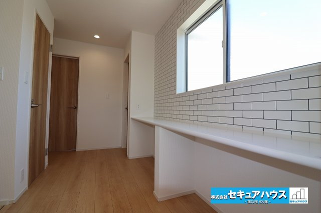 【今からご案内可能】愛知郡東郷町和合ヶ丘3丁目　全2棟のその他|【2階廊下】
◆スタディーカウンター付きの廊下です。作業スペースとしてや棚としてもお使いいただけます♪