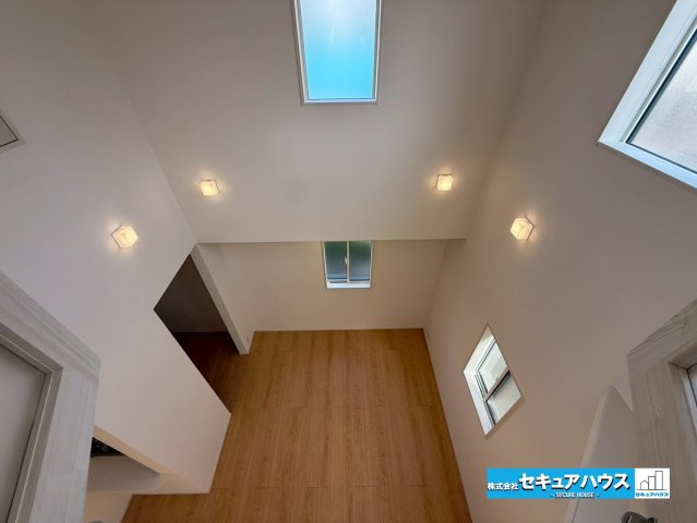 【今からご案内可能】愛知郡東郷町和合ヶ丘3丁目　全2棟のその他|【吹抜】
◆明るい陽光を取り込む吹抜付きリビングです♪