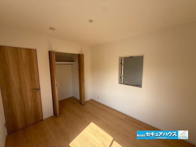 【今からご案内可能】愛知郡東郷町和合ヶ丘3丁目　全2棟の洋室|【洋室】
◆広々とした居住空間は日々の暮らしを彩り、心のやすらぎと満足感を与えてくれます。通風と採光を考慮した設計は子供たちはのびのび育ち、家族でくつろぎと団らんを生み出します。