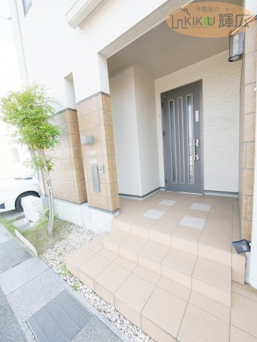 加古川市米田町平津　中古戸建の玄関