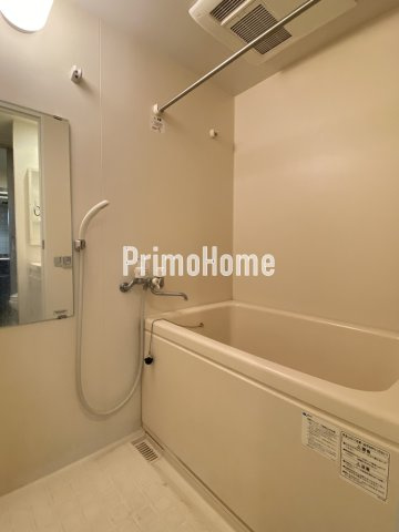 ブライズ神田の浴室