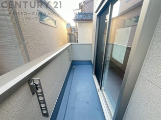 開放的で明るい空間を演出してくれるバルコニーです