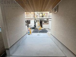 ハイルーフ車も駐車可能な車庫となっております。