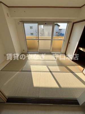 【和室】 | レジデンス鶴見緑地 | 畳の上でゆっくりとくつろげる和室です（洋室変更予定）
