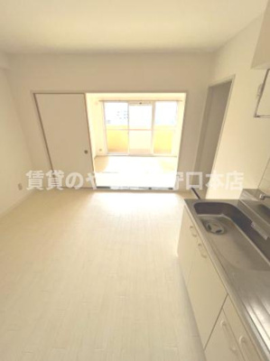 【居間・リビング】 | レジデンス鶴見緑地 | ゆったり過ごせるリビングです