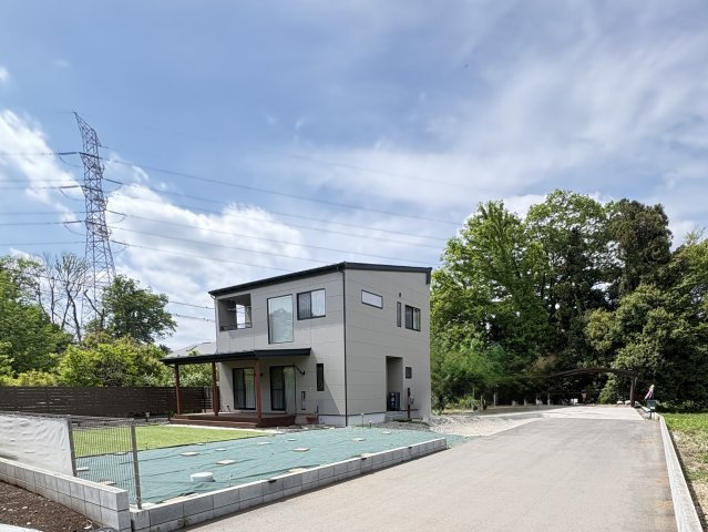 中古戸建　狭山市水野の外観パース|広い駐車スペース、5台以上可能