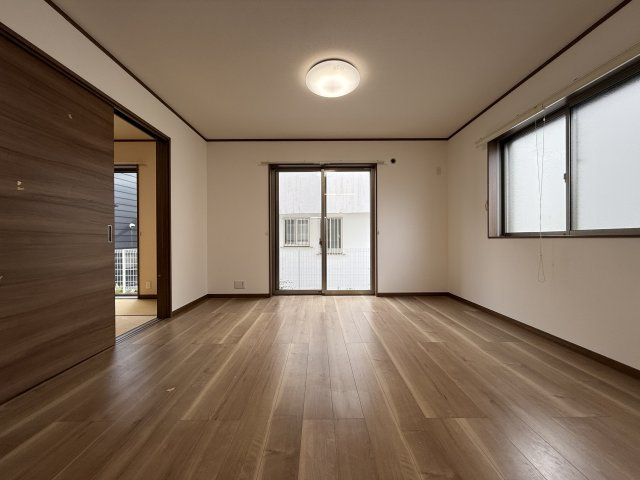 ハイツ上野東の居間・リビング