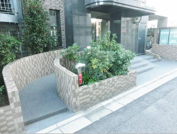 新田第11ビルのエントランス