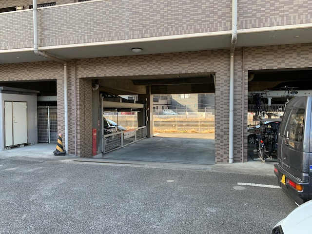 新田第11ビルの駐車場