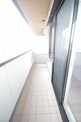 【バルコニー】 | コルトレイク | 開放感のある広々としたバルコニー