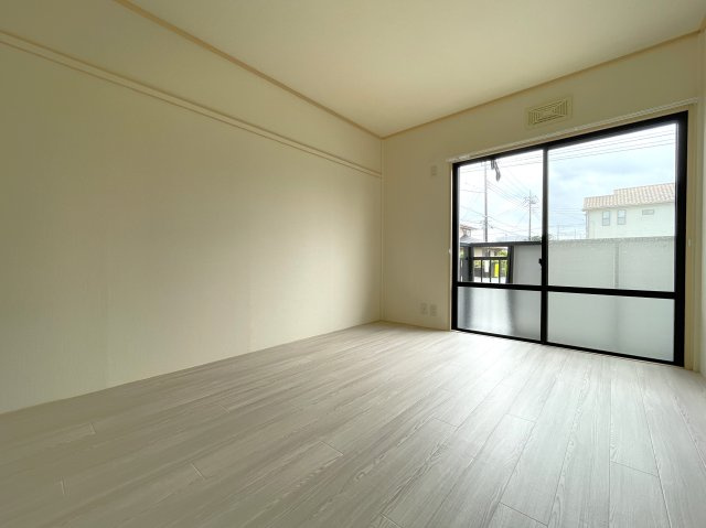 ウィステリアＣの洋室