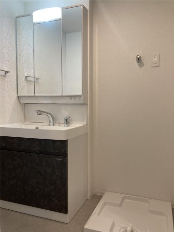 S-RESIDENCE六ツ門abreastⅠの洗面所|明るい洗面所です