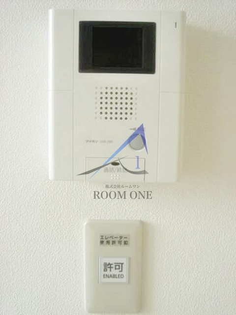 音羽クリニックビルのセキュリティ|モニター付きインターホンです。