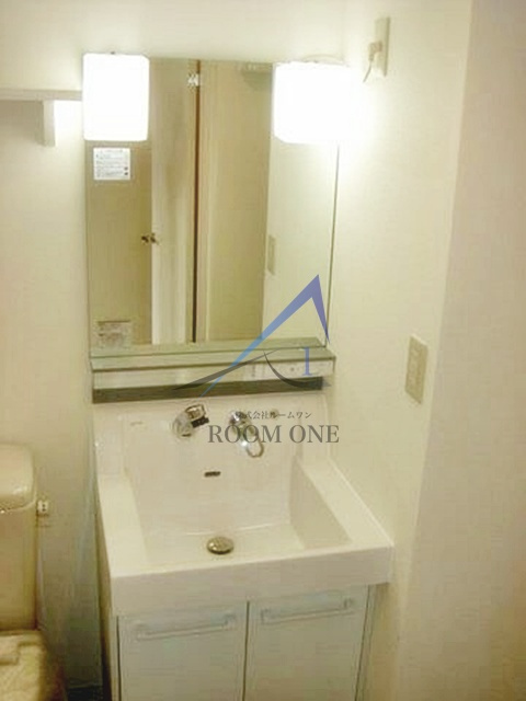 音羽クリニックビルの洗面所|独立洗面台です。