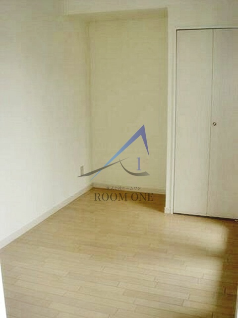 音羽クリニックビルの居間・リビング|洋室のお部屋です。