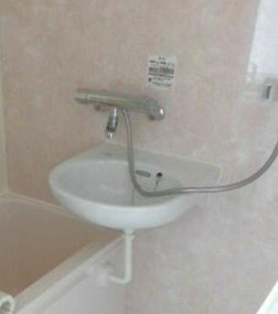 中野区上高田２丁目のアパートの洗面所