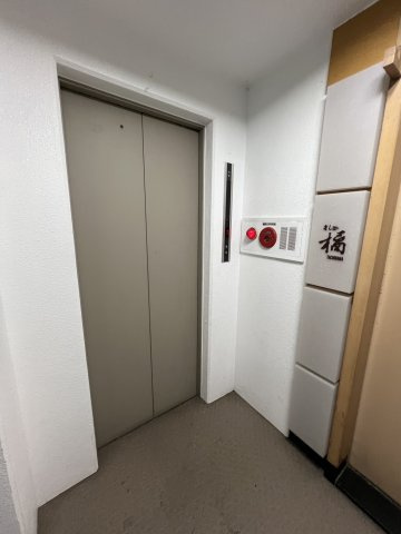 エレベーターついてます