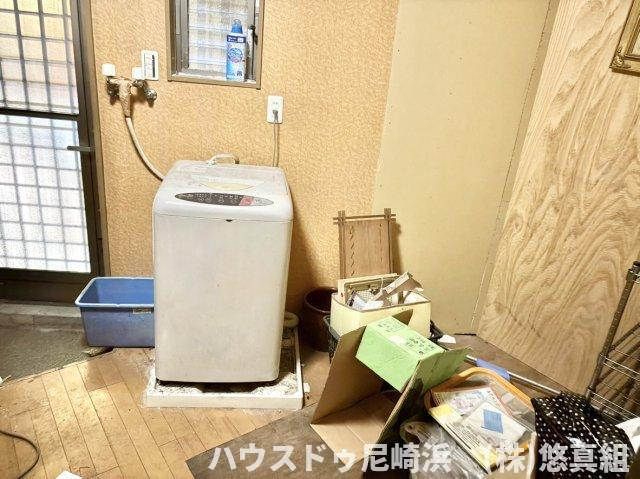 店舗付住宅　大阪市北区長柄西1丁目　のランドリースペース|■1階に室内洗濯機置場ございます