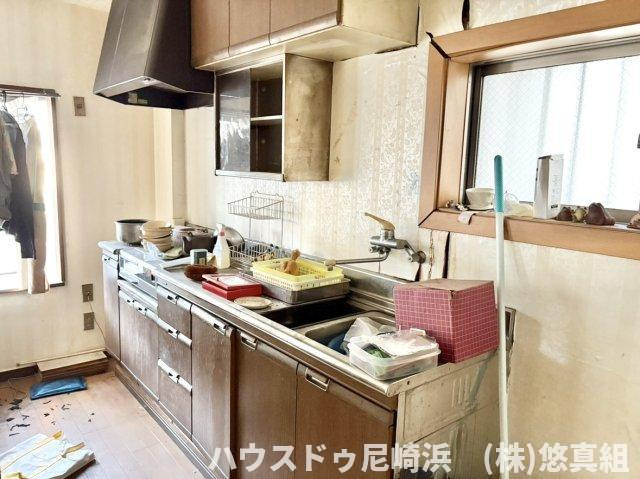 店舗付住宅　大阪市北区長柄西1丁目　のキッチン|■2階キッチンスペース　三口コンロとグリルでの同時調理で時短＆効率アップ♪