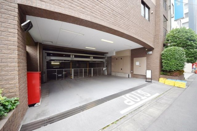 【駐車場】 | コンフィール日本橋アクアシティ | 駐車場に車を止められます