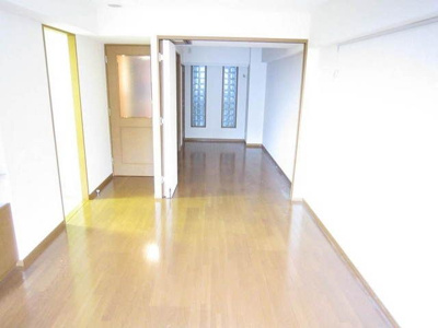 【居間・リビング】 | コンフィール日本橋アクアシティ | こちらのリビングで趣味の時間をお楽しみください