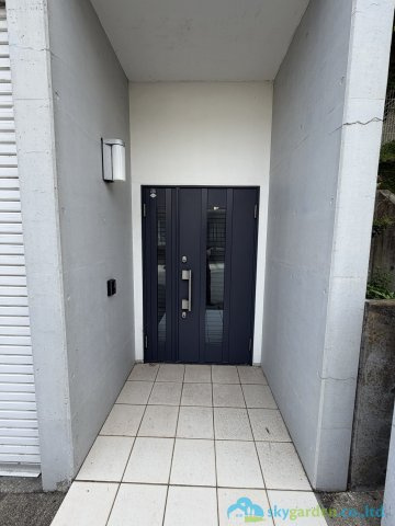 厚木市温水西2丁目　中古戸建の玄関