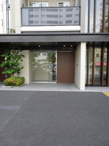 ブランシエスタ白山のエントランス