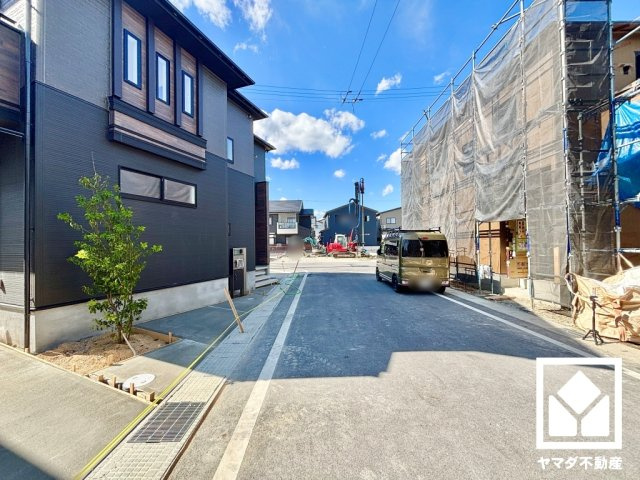 大津市雄琴５丁目　2期　9号棟の前面道路含む現地写真