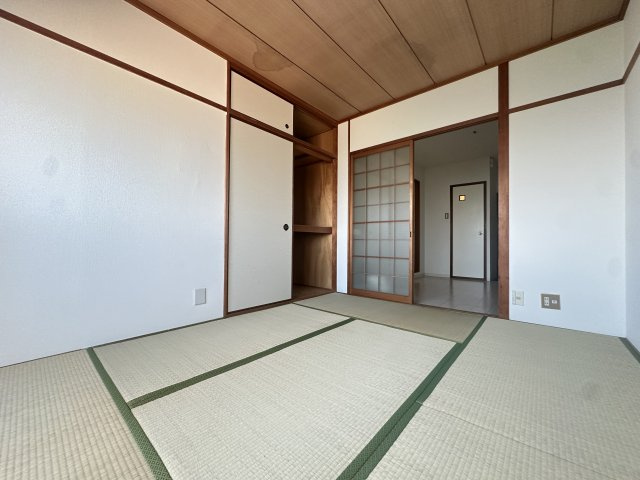 グランドハイツカワハラの居間・リビング