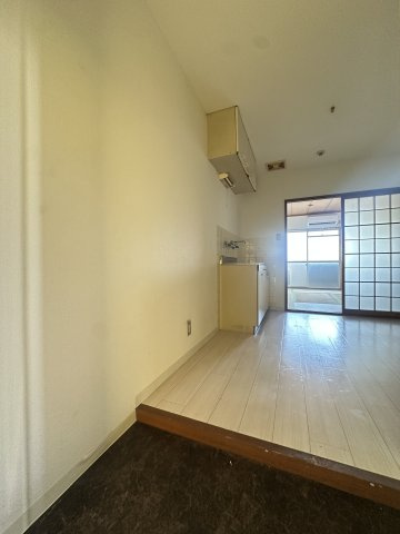 グランドハイツカワハラの玄関