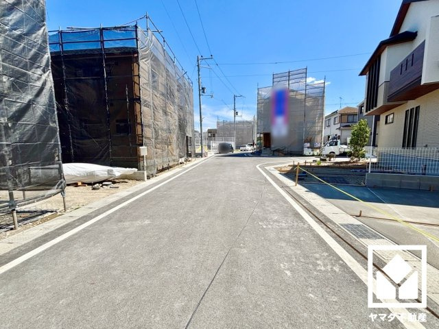 大津市雄琴５丁目　2期　13号棟の前面道路含む現地写真