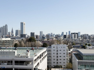 【展望】 | 眼前に広がる空の雄大さと、このお部屋の自慢の一つである「眺望」をご覧ください。毎日、この景色を独り占めできる新生活に夢が広がります。～即日のご見学可能～　お問合せはお気軽にどうぞ。
