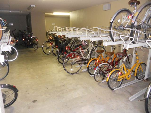 レジーナ錦小路の駐車場|駐輪場