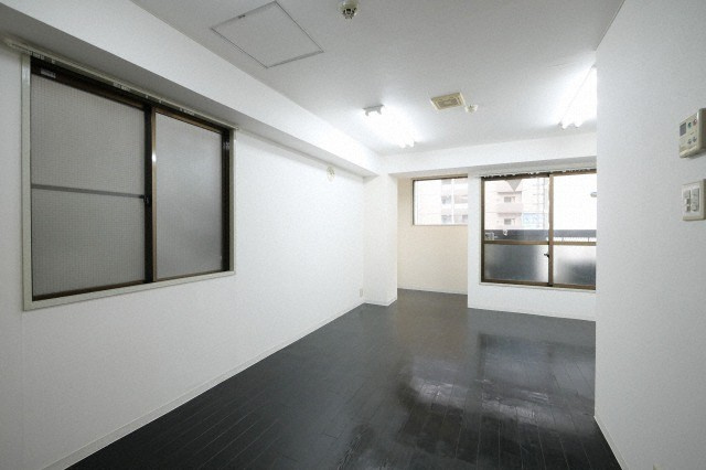 大阪市東成区中本１丁目の賃貸マンションの居間・リビング