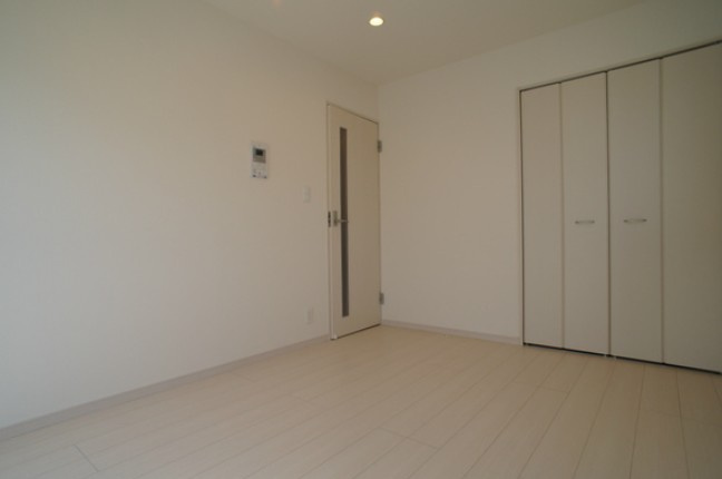 川崎市麻生区岡上のアパートの居間・リビング