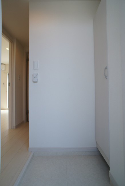 川崎市麻生区岡上のアパートの玄関