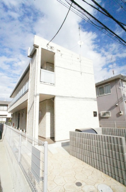 川崎市麻生区岡上のアパートのエントランス